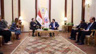 وزير الصحة يبحث مع السفير...
