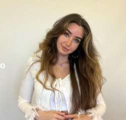 هنا الزاهد بإطلالة ناعمة في...