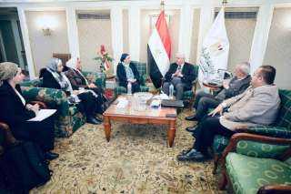 وزيرا التعليم العالي والبيئة يناقشان...