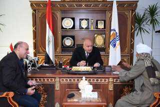 محافظ قنا يستقبل 55 مواطن...