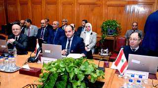 وزير التجارة والصناعة يترأس الوفد...