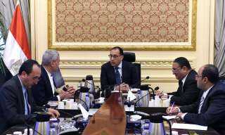 رئيس الوزراء يتابع عددا من...