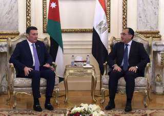 رئيس الوزراء يلتقي رئيس مجلس...