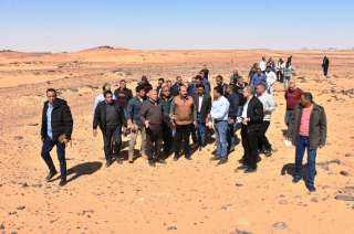 وزير النقل يتابع معدلات تنفيذ...