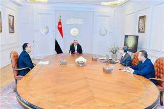 الرئيس السيسي يستعرض الموقف التنفيذي...