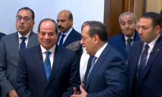 الرئيس السيسي يجري جولة تفقدية...