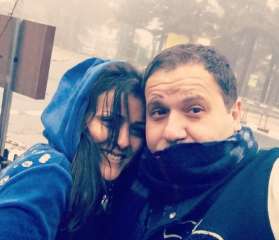 إدوارد يحتفل بعيد ميلاد زوجته...
