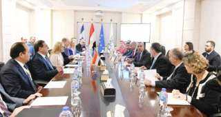 الملا يعقد جلسة مباحثات مشتركة...