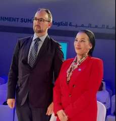 وزيرة البيئة تشارك فى جلسة...