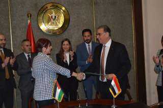 توقيع مذكرة تفاهم بين وزارتي...