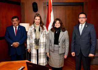 وزيرة الهجرة تلتقي أعضاء مجلس...