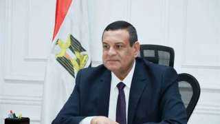 وزير التنمية المحلية يتلقي تقريراً...
