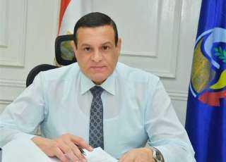 وزير التنمية المحلية يتلقي تقريراً...