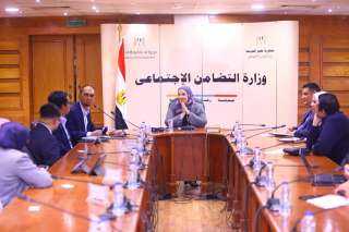 وزيرة التضامن تستقبل وفدًا من...