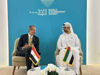 وزير الاتصالات يشارك فى جلسة...