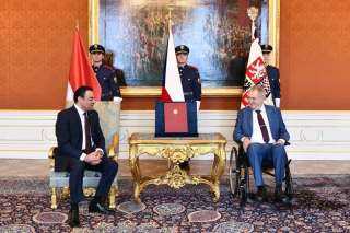 سفير مصر الجديد يتقدم بأوراق...