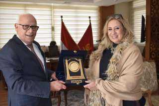 محافظ بورسعيد يستقبل الإعلامية نائلة...