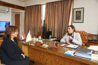 وزيرة الثقافة تبحث والأمين العام...