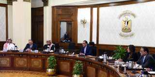 رئيس الوزراء يستعرض فرص زيادة...