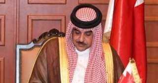 ملك البحرين يكرم الطبيب النيبالي...
