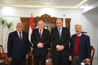 محافظ قنا يستقبل رئيس مجلس...