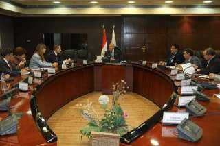 وزير النقل يلتقى وفد البنك...
