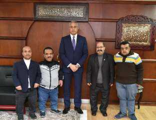وزير القوى العاملة يَلتقي وفد...