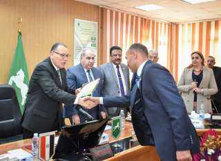 محافظ الشرقية يترأس اجتماع المجلس...