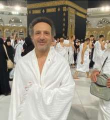 شاهد.. شريف مدكور يؤدي مناسك...