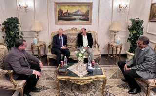 وزير الرى يصل محافظة اسوان...