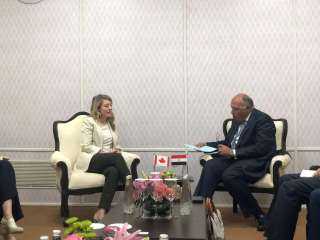 وزير الخارجية يلتقي مع وزيرة...