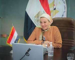 وزيرة البيئة تعقد اجتماعا مع...