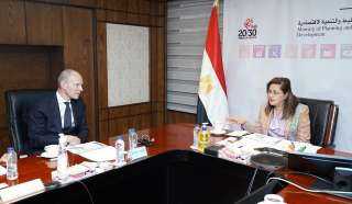 وزيرة التخطيط تبحث مع شركة...