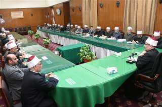 وزير الأوقاف يجتمع بقيادات الوزارة...