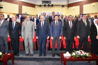 محافظ مطروح يشارك في المؤتمر...
