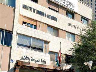 مد قرار إيقاف إنشاء فروع...