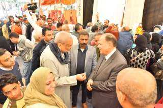 محافظ أسيوط يتفقد معرض ”أهلًا...