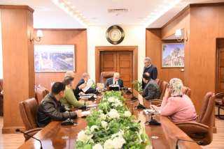 محافظ بورسعيد يتابع مستجدات العمل...