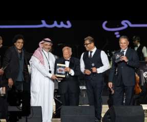 شاهد.. عمرو دياب يُشارك صورًا...