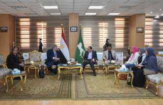 محافظ الشرقية يلتقي وفد مركز...