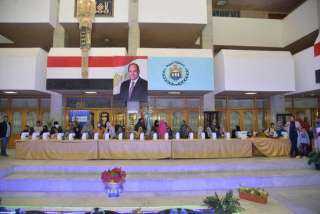 محافظ أسيوط يسلم 22 ماكينة...