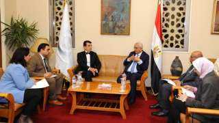 وزير التربية والتعليم يبحث مع...