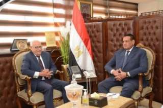 وزير التنمية المحلية يتابع مع...