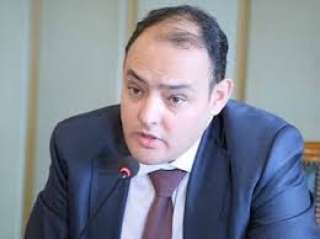 وزير الصناعة يناقش جذب الاستثمارات...