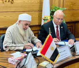 رئيس جامعة بنها يوقع بروتوكول...