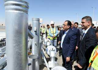 رئيس الوزراء يتفقد مصنع شركة...