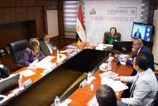 وزيرا التخطيط والتنمية الاقتصادية والنقل...