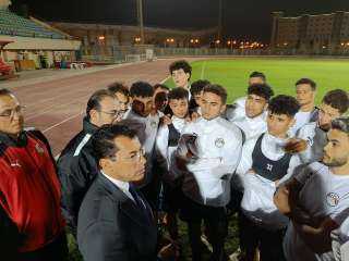 وزير الرياضة يؤازر المنتخب الاولمبي...
