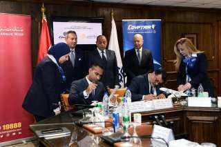 وزير الطيران المدني يشهد توقيع...