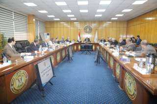 وزير القوى العاملة يرأس مجلس...